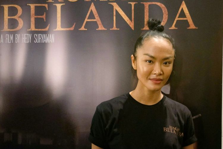 Model yang juga artis peran Kelly Tandiono saat ditemui di kawasan Rasuna Said, Jakarta Selatan, belum lama ini. 
