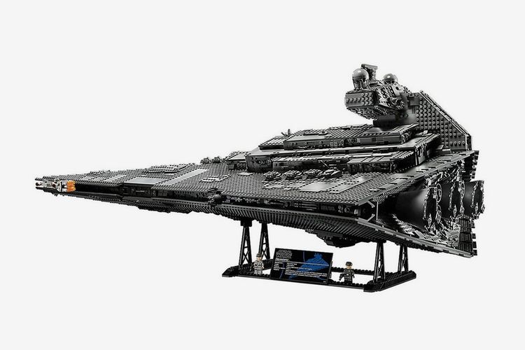 Imperial Star Destroyer set dari LEGO.