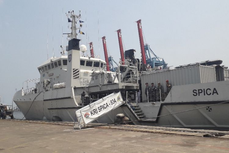 KRI Spica diberangkatkan mencari black box berisi CVR pesawat Lion Air JT 610 yang jatuh di perairan Karawang, Selasa (8/1/2019).