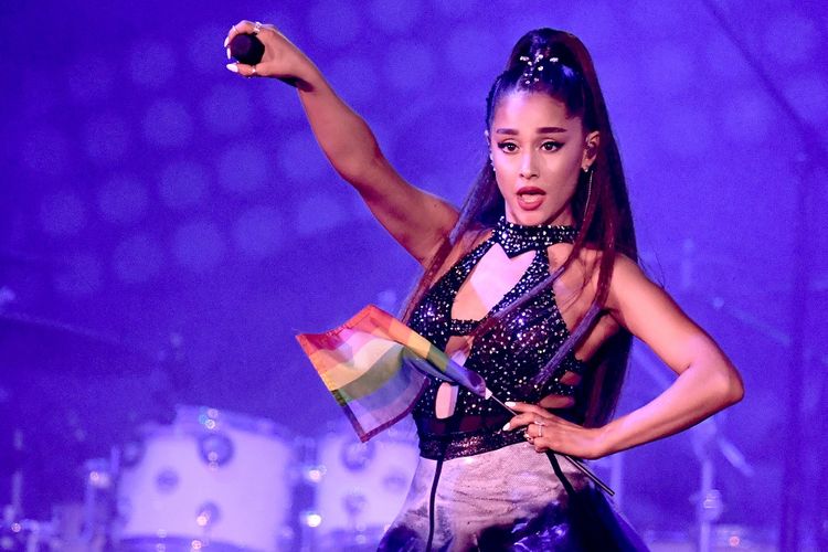 Penyanyi Ariana Grande tampil di panggung 2018 iHeartRadio by AT&T di Banc of California Stadium, Los Angeles, California, AS, pada 2 Juni 2018.