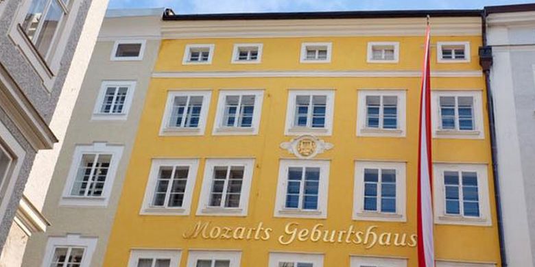 Mozart House di Salzburg. Salzburg memang terkenal sebagai salah satu tujuan wisata populer di Austria.