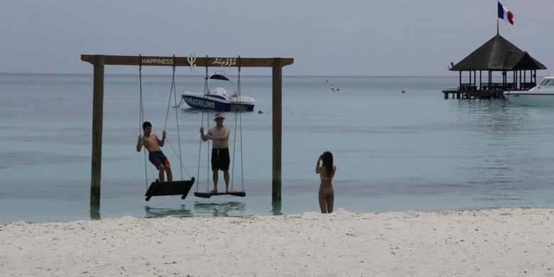 Wisatawan berlibur di Club Med Kani Maladewa, Sabtu (15/7/2017).