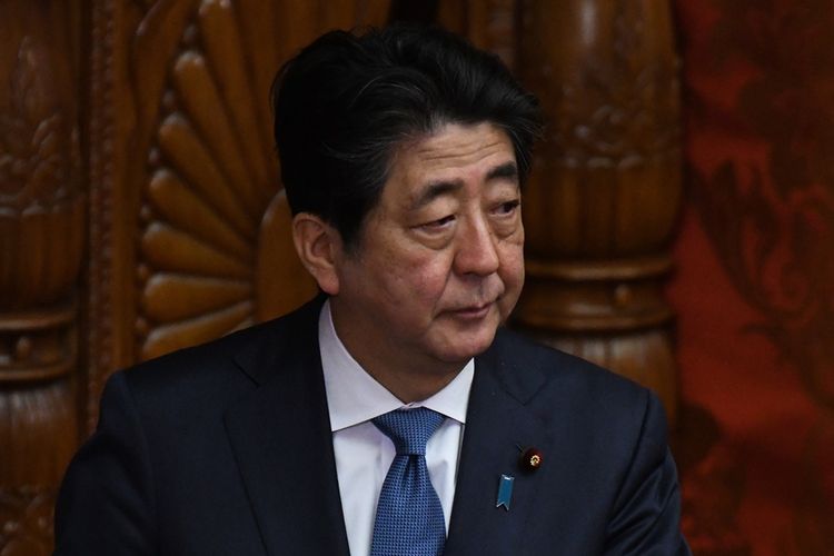 Perdana Menteri Jepang Shinzo Abe. Jepang kini berencana untuk mengubah nama mereka dalam diadopsi dalam bahasa Inggris. Di Jepang, nama yang benar bagi PM Abe adalah Abe Shinzo.