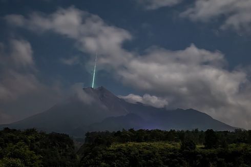 Foto Meteor Jatuh di Puncak Gunung Merapi, Astronom Sebut Jenis Fireball