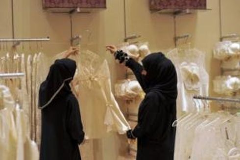 Tidak Pekerjakan Perempuan Saudi, Toko Pakaian Dalam Ditutup