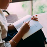 5 Langkah Menulis Jurnal untuk Tingkatkan Kebahagiaan