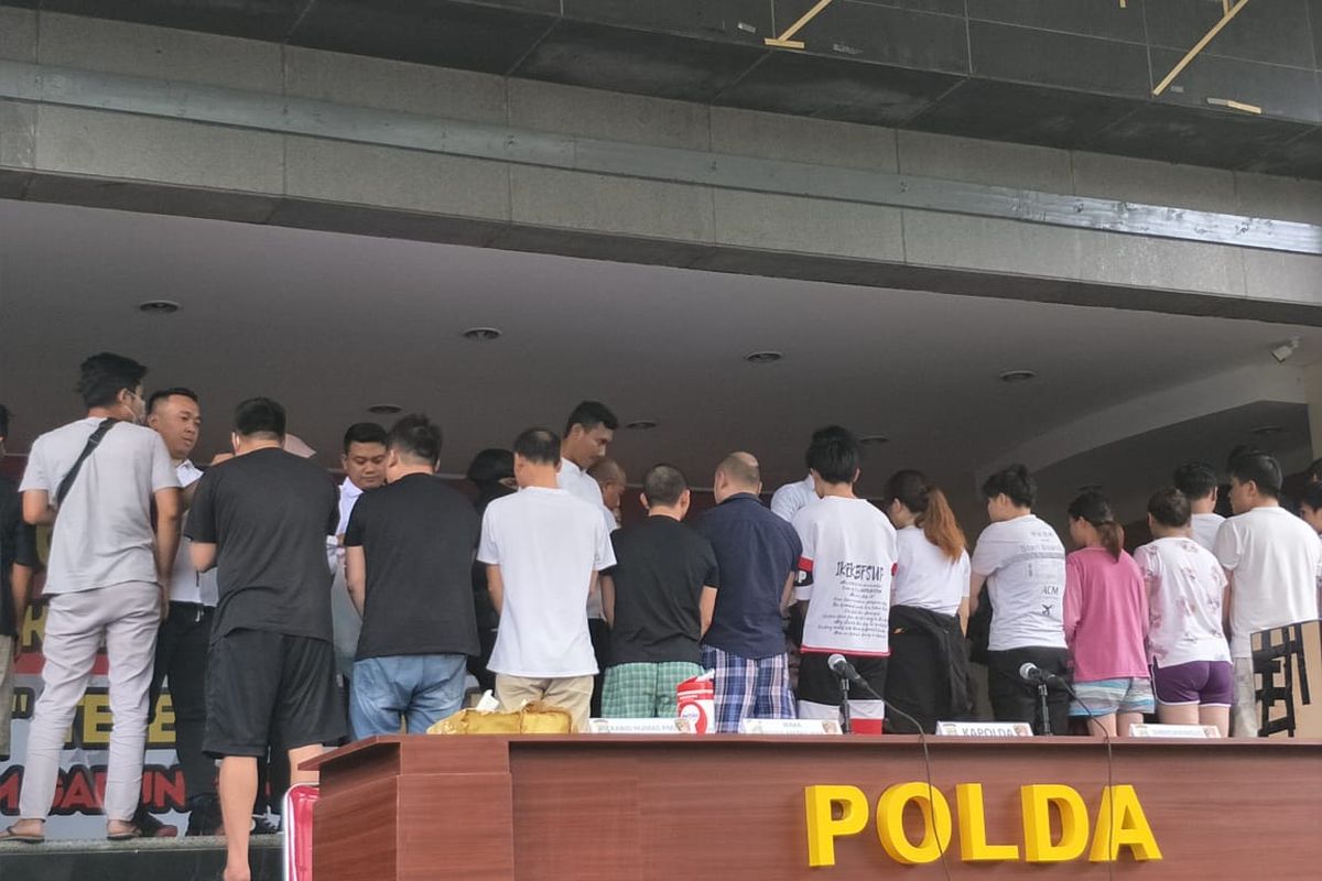 Konferensi pers penipuan online melalui sambungan telepon (telecom fraud) yang melibatkan warga negara China di Polda Metro Jaya, Jakarta Selatan, Selasa (26/11/2019).