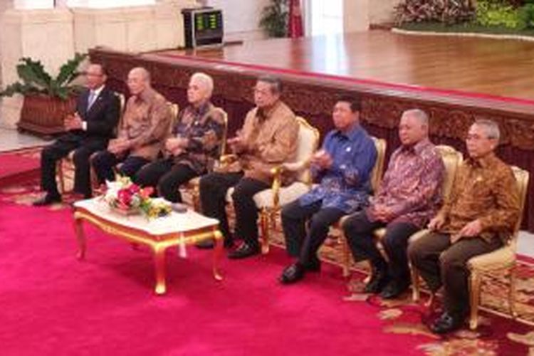 Presiden Susilo Bambang Yudhoyono saat menerima penghargaan dari AFEO