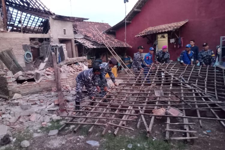 Update Kerusakan Gempa M 4,4 di Batang: 12 Orang Terluka, Puluhan Bangunan hingga Kantor Bupati Rusak