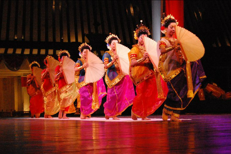 Tari Pakarena, Tarian Sulawesi Selatan