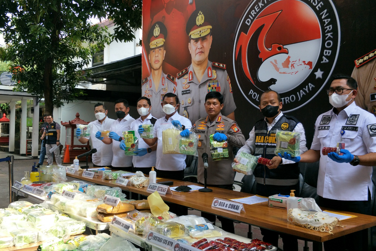 Konferensi pers penangkapan Pengedar Narkoba Jaringan Malaysia-Jakarta, Selasa (12/7/2022) di Mapolda Metro Jaya.