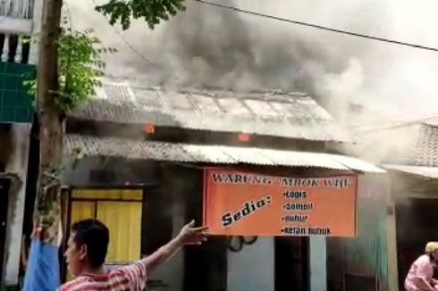 Rumah Ramli di Kota Blitar Terbakar, Api Berasal dari Bagian Atap