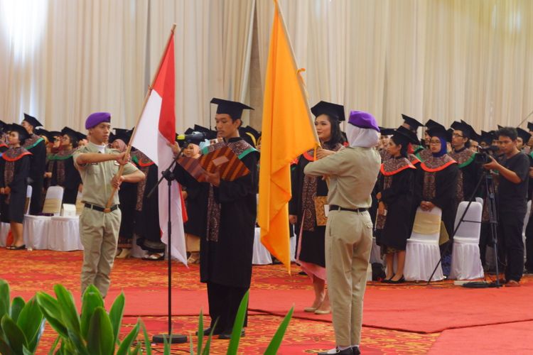 Wisudawan Polimedia Kreatif