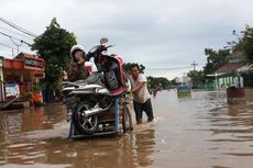 Banjir Pasuruan, Tukang Becak Raup Untung