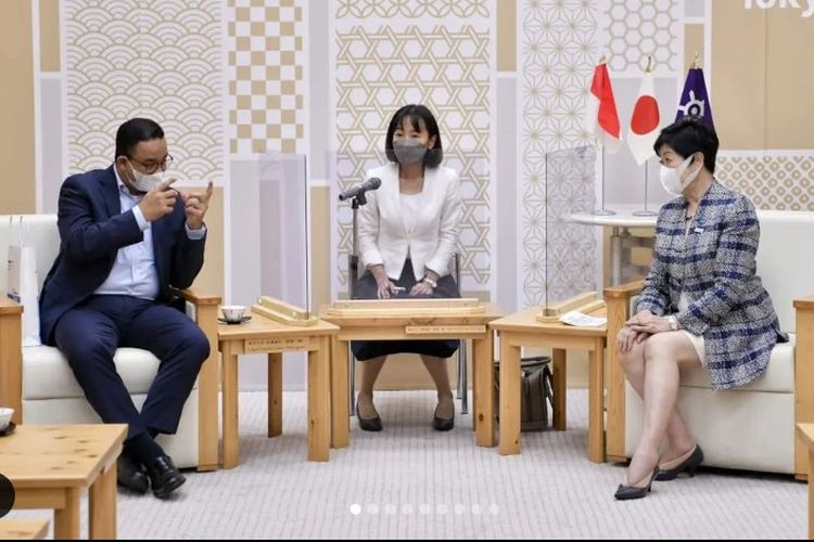 Tangkapan layar - Gubernur DKI Anies Baswedan bertemu Gubernur Tokyo Yuriko Koike (kanan) di Tokyo, Jepang, Sabtu (13/8/2022)