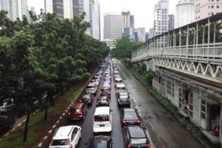 Kemacetan di kawasan Sudirman arah Senayan, Jakarta Pusat, Rabu (25/3/2015) petang.