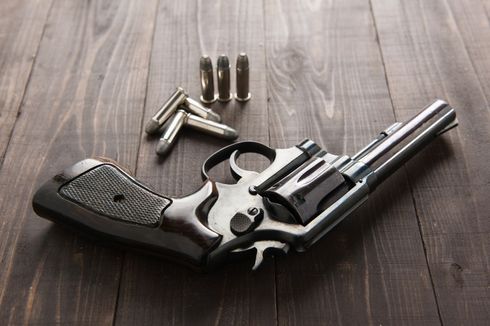 Ke Mana Pistol yang Digunakan untuk Menembak Indria?