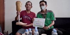 Dompet Dhuafa Salurkan Bantuan Kaki Palsu dari Keluarga Almarhum Hadi Waluyo