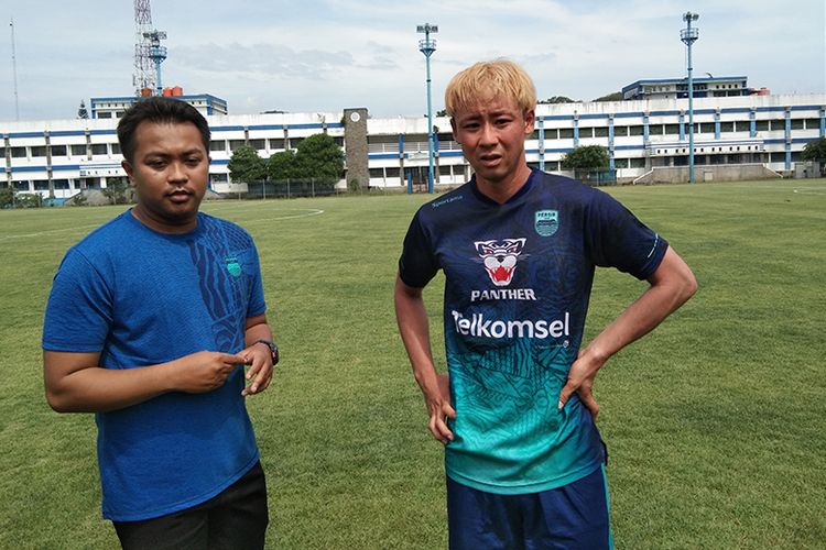 Pemain seleksi Persib Bandung, Ryohei Miyazaki, setelah menjalani latihan perdana bersama Persib Bandung di Stadion Persib, Kota Bandung, Selasa (17/5/2022).