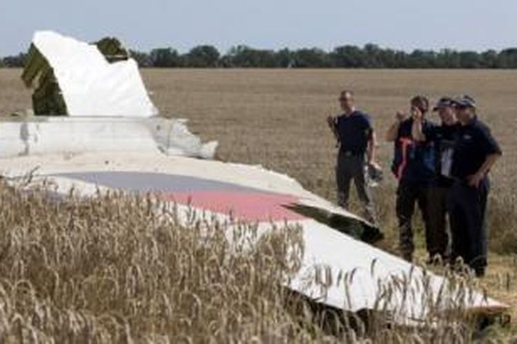 Pesawat Malaysia Airlines MH17 yang jatuh di defat desa Hrabove, Donetsk, Ukraina timur. 