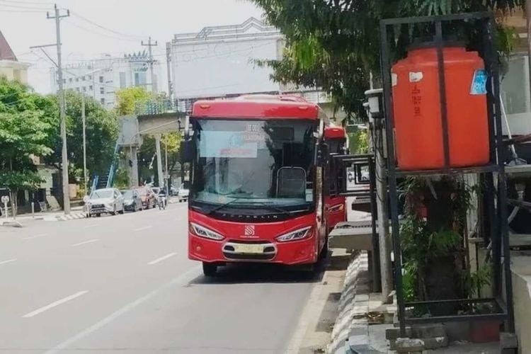 Halte BRT di Jalan Pemuda, Kota Semarang, Jawa Tengah 
