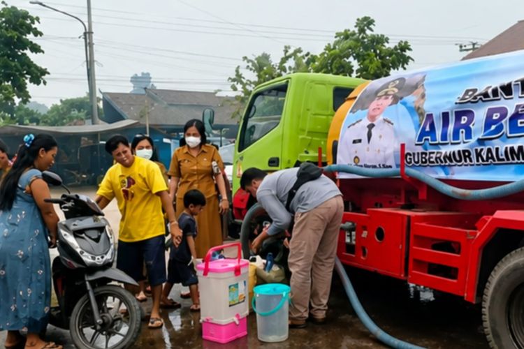 Tekan Dampak Asap Karhutla, Pemprov Kalteng Masifkan Distribusi Air Bersih