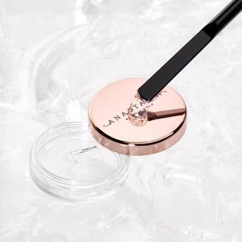 Brow Freeze Anastasia Beverly Hills membantu membentuk alias yang penuh dan tahan sepanjang hari