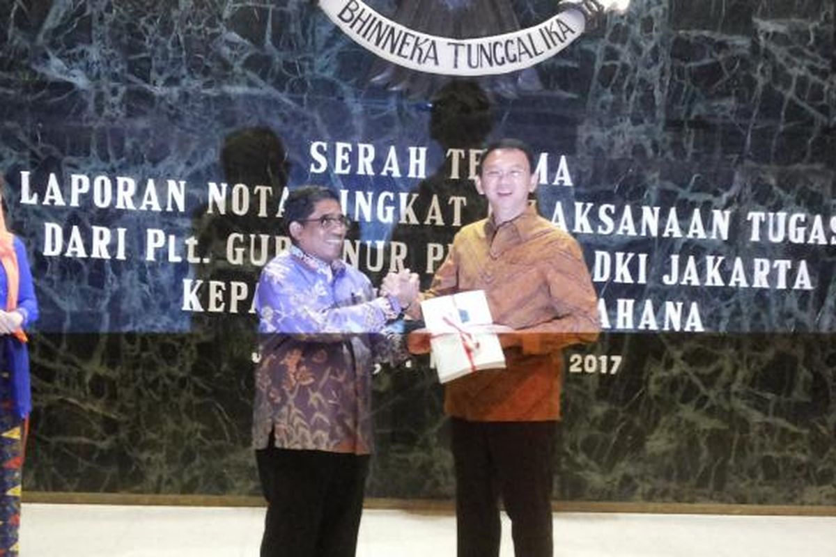 Acara serah terima laporan nota singkat pelaksanaan tugas dari Pelaksana Tugas (Plt) Gubernur DKI Jakarta Sumarsono kepada gubernur petahana Basuki Tjahaja Purnama Balai Kota, Sabtu (11/2/2017) sore.
