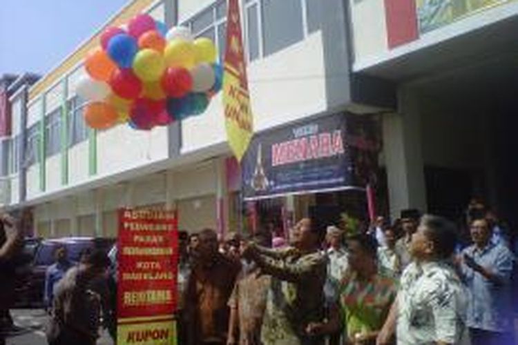 Wali Kota Magelang, Sigit Widyonindito, meluncurkan Grebeg Pasar Rejowinangun, Sabtu (27/6/2015).