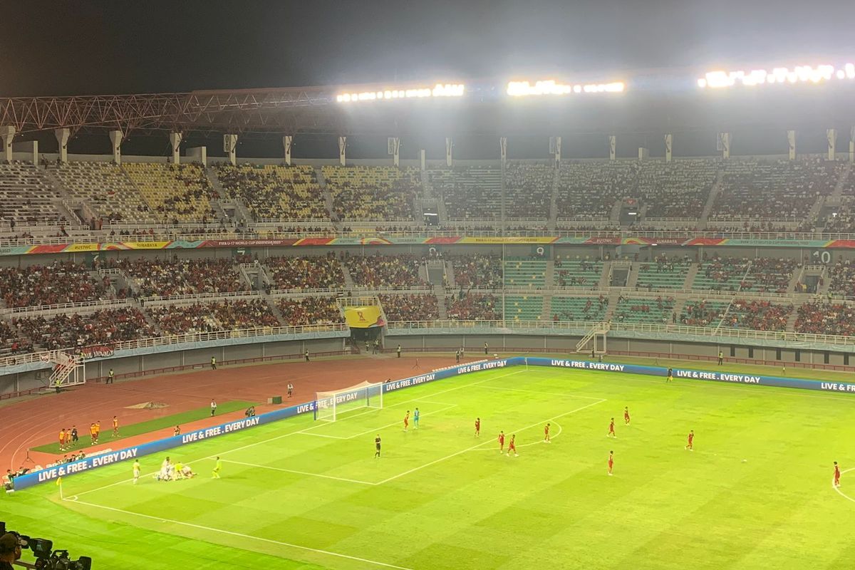 Para pemain pengganti Panama berlarian ke dalam lapangan seusai mengemas gol ke gawang timnas U17 Indonesia.