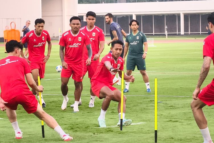 Pemain Timnas Indonesia, Beckham Putra, berlatih bersama rekan-rekannya jelang laga kedua FIFA Matchday Juni 2026 kontra Mozambik. Pertandingan FIFA Matchday Indonesia vs Mozambik akan bergulir di Stadion Utama Gelora Bung Karno, Jakarta, pada Selasa (9/6/2026). Sehari sebelumnya, Timnas Indonesia menggelar open training kepada media.