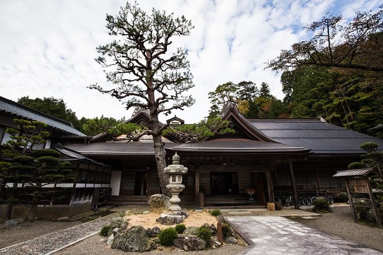 Salah satu shukubo yang berada di Kuil Saizenin di Jepang.