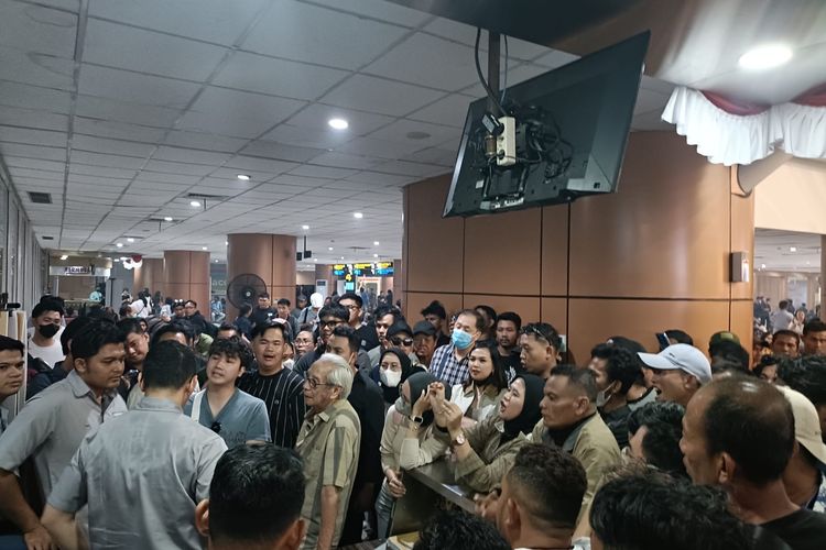 Penerbangan Batal akibat Kabut Asap, Penumpang Lion Group Tegang di Bandara Supadio Pontianak