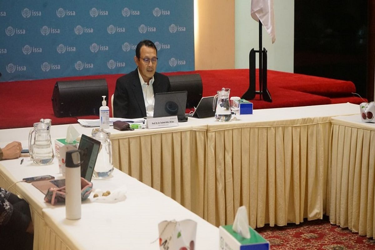 Dirut BPJS Kesehatan Fachmi Idris, saat memimpin pertemuan Internasional Technical Commission on Medical Care and Sickness Insurance secara daring, Rabu (25/11/2020).