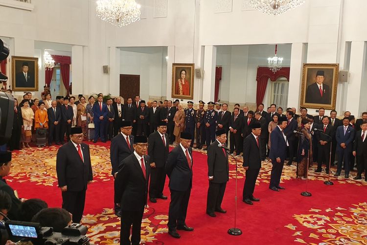 Presiden Joko Widodo melantik sembilan anggota Dewan Pertimbangan Presiden (Wantimpres) 2019-2024, Jumat (13/12/2019) siang.