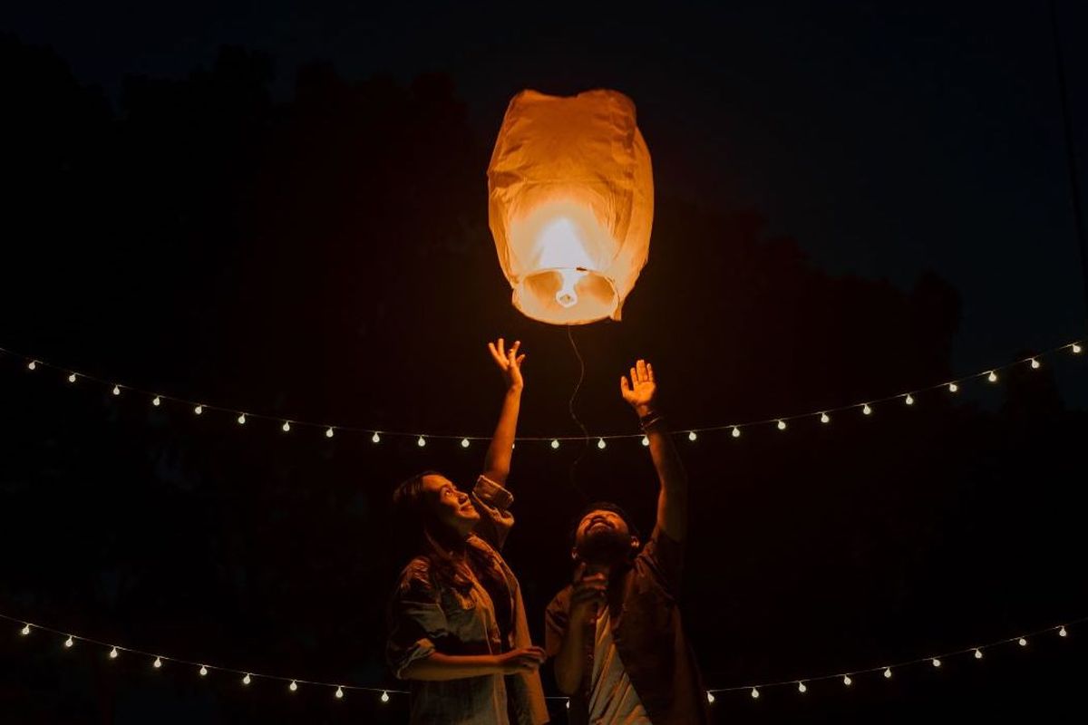 Ilustrasi ucapan Hari Raya Waisak 2025. Tradisi lampion kembali dilaksanakan di Candi Borobudur, candi Buddha terbesar di Indonesia dan situs suci yang menjadi simbol penting bagi umat Buddha. 