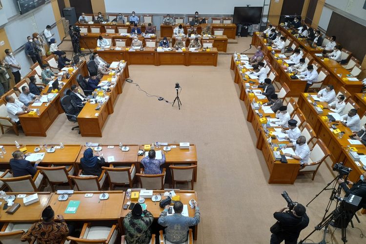 Suasana rapat Komisi VIII DPR yang membahas soal persiapan pelaksanaan ibadah haji 2022, Senin (30/5/2022).