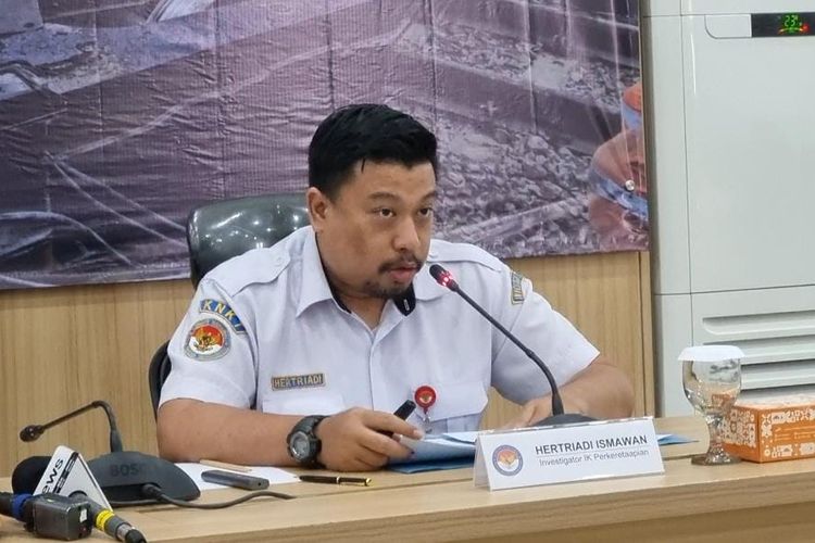 Investigator IK Perkeretaapian KNKT Hertriadi Ismawan saat konferensi pers di Kantor KNKT, Jakarta, Jumat (16/2/2024).