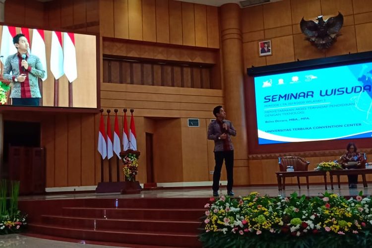 Adamas Belva Syah Devara (CEO Ruang Guru) dalam Seminar Wisuda Universitas Terbuka (UT) Peran Teknologi Informasi dalam Mengukuhkan Konektivas Bangsa di UT Convention Center, Tangerang Selatan (18/11/2019).