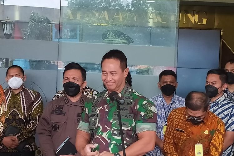 Panglima TNI Jenderal Andika Perkasa di Gedung Kejaksaan Agung, Jakarta, Jumat (14/1/2022).