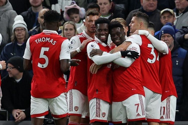 Para pemain Arsenal merayakan gol ke gawang Tottenham Hotspur pada laga lanjutan Liga Inggris di  Tottenham Hotspur Stadium, London, pada Minggu (15/1/2023). Arsenal selanjutnya akan menjamu Man United di Stadion Emirates, Minggu (22/1/2023). Artikel ini memuat jadwal Liga Inggris 2022-2023 hari ini. 