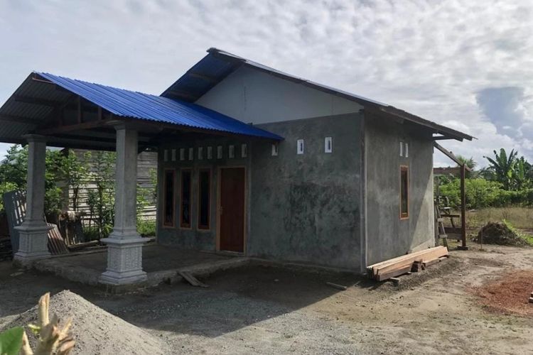 Sebanyak 100 rumah tidak layak huni (RTLH) milik masyarakat di Kabupaten Manokwari, Provinsi Papua Barat, selesai dibedah.