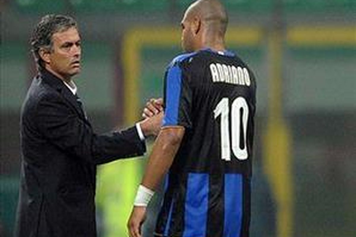 Adriano diterima pelatih Jose Mourinho untuk masuk tim Inter Milan lagi.