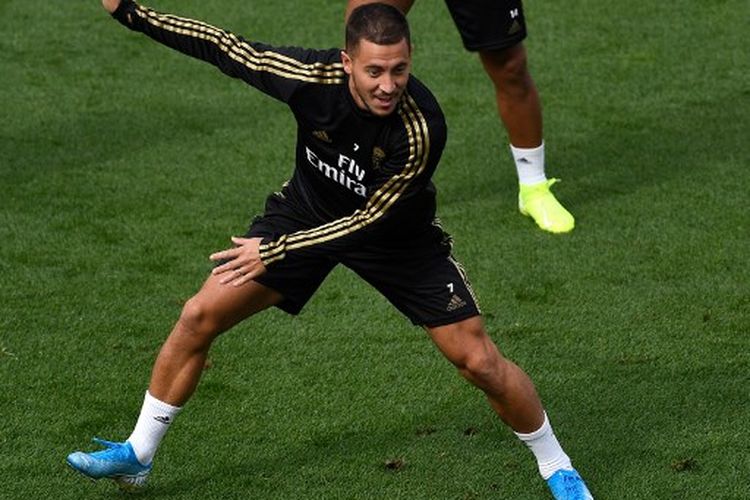 Real Madrids Belgian forward Eden Hazard attends a training session at the Ciudad Real Madrid training ground in Valdebebas, Madrid on September 21, 2019 on the eve of the Spanish League football match against Sevilla. (Photo by PIERRE-PHILIPPE MARCOU / AFP)