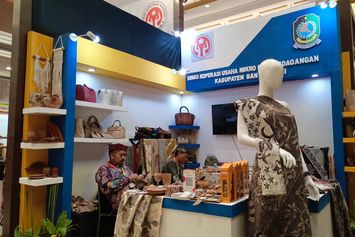 Jual Cendera Mata Khas Banyuwangi, Ibien Raih Pesanan dari Luar Negeri 