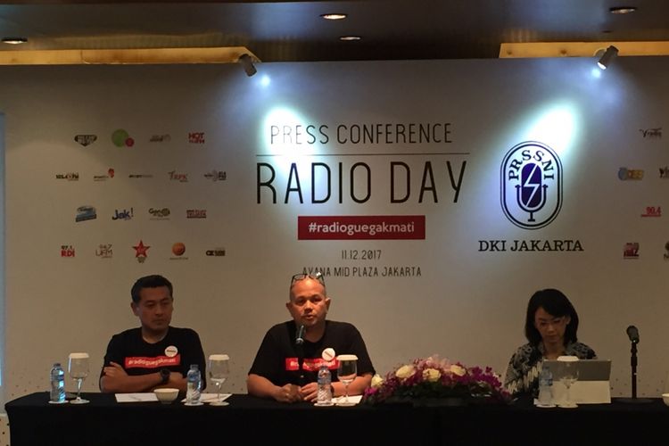 Persatuan Radio Siaran Swasta Nasional Indonesia (PRSSNI) DKI Jakarta menggelar konferensi pers pada acara Radio Day 2017 di Ayana Mid Plaza, Senin (11/12/2017). Acara ini diselenggarakan dalam rangka memantapkan eksistensi radio di Indonesia.