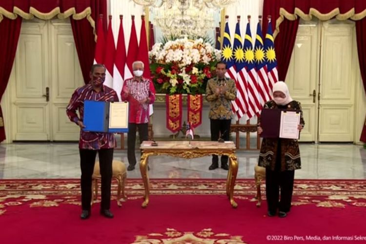 Presiden Joko Widodo dan Perdana Menteri (PM) Malaysia Datu' Sri Ismail Sabri Yakoob saat menyaksikan penandatanganan MoU mengenai penempatan dan perlindungan pekerja migran Indonesia (PMI) di Malaysia pada Jumat (1/4/2022).