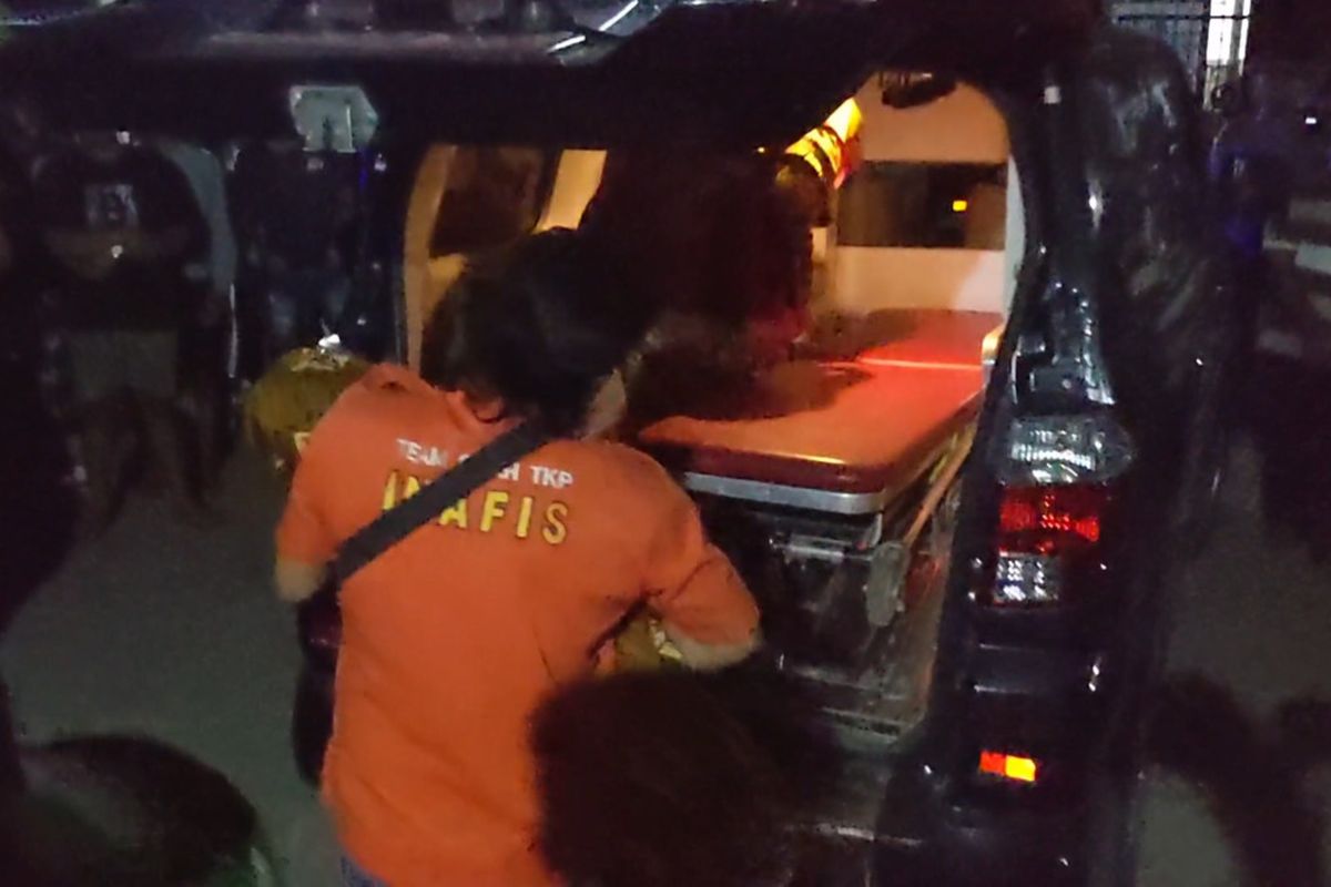 Tim Inafis Satreskrim Polres Tulungagung, melakukan oleh TKP dan membawa balita korban pembunuhan di Kabupaten Tulunggaung Jawa Timur, Senin (13/05/2024)