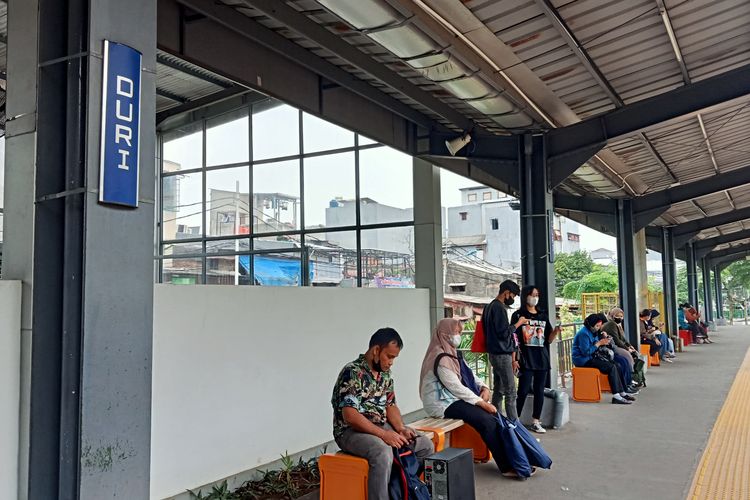 Stasiun Duri, lokasi transit menuju Stasiun Tangerang.