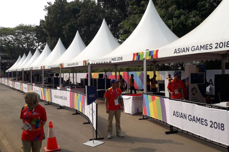 Pintu masuk penonton Asian Games 2018 di Pintu 7 Gelora Bung Karno, Jumat (17/8/2018).